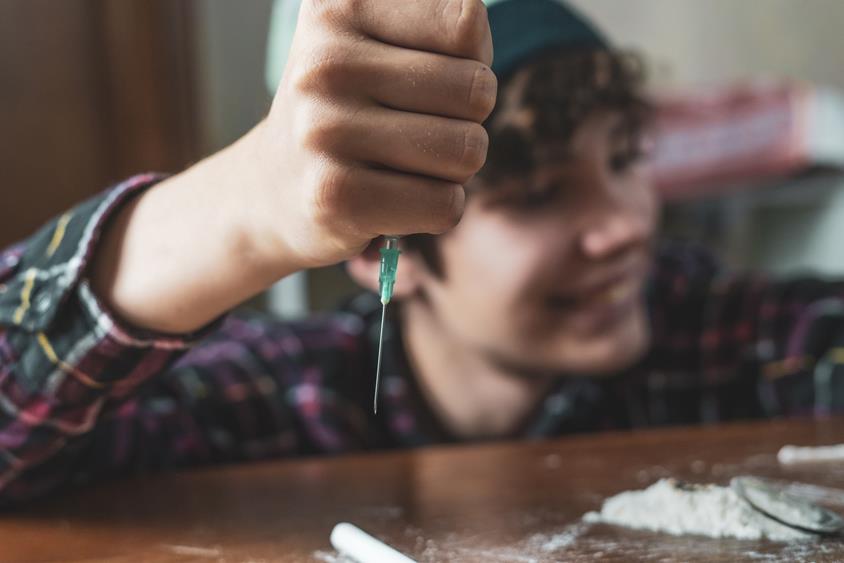 Sprawdź nieoczywiste objawy uzależnienia od narkotyków u młodzieży